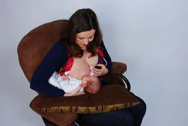 breastfeeding football hold