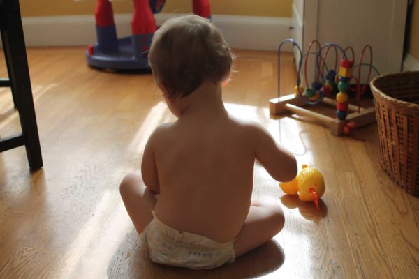 non-toxic natural ways clean baby toys